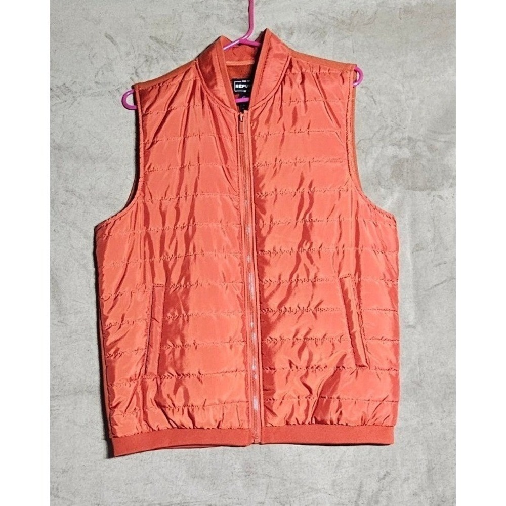 For The Republic Men Quilted Puffer Vest Burn Orange Hybrid Knit Back Size M NEW